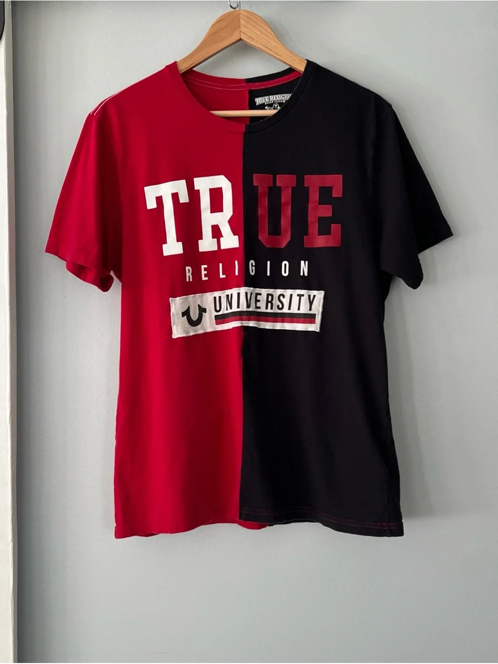 True Religion University Split T-shirt Red Black Men’s Large 100% Cotton Y2K
